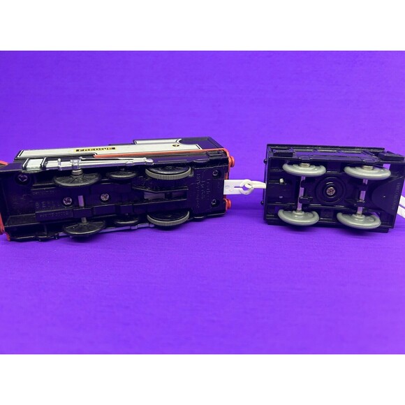 Thomas & Friends Trackmaster Motorized Fearless Freddie w/Black Car - Picture 6 of 8
